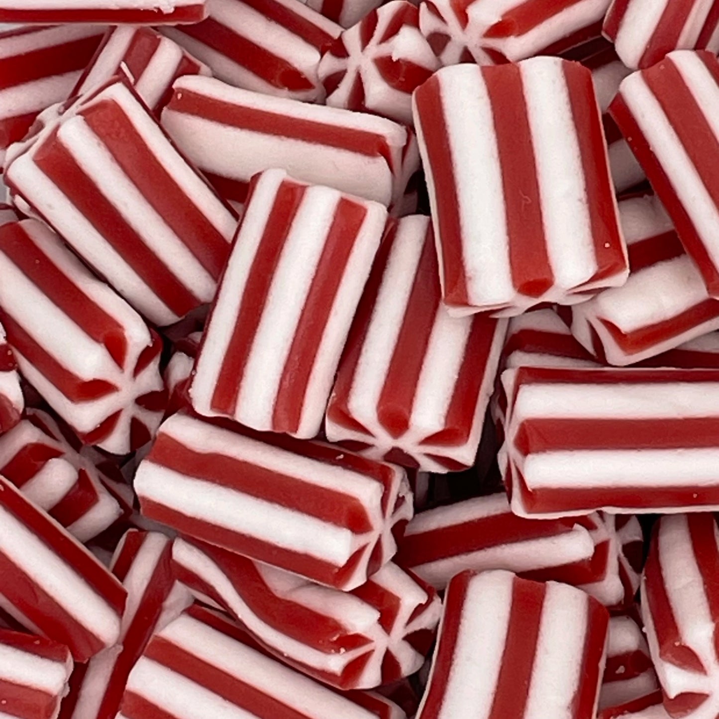 Fruit flavoured mini candy canes with a soft fondant filling.